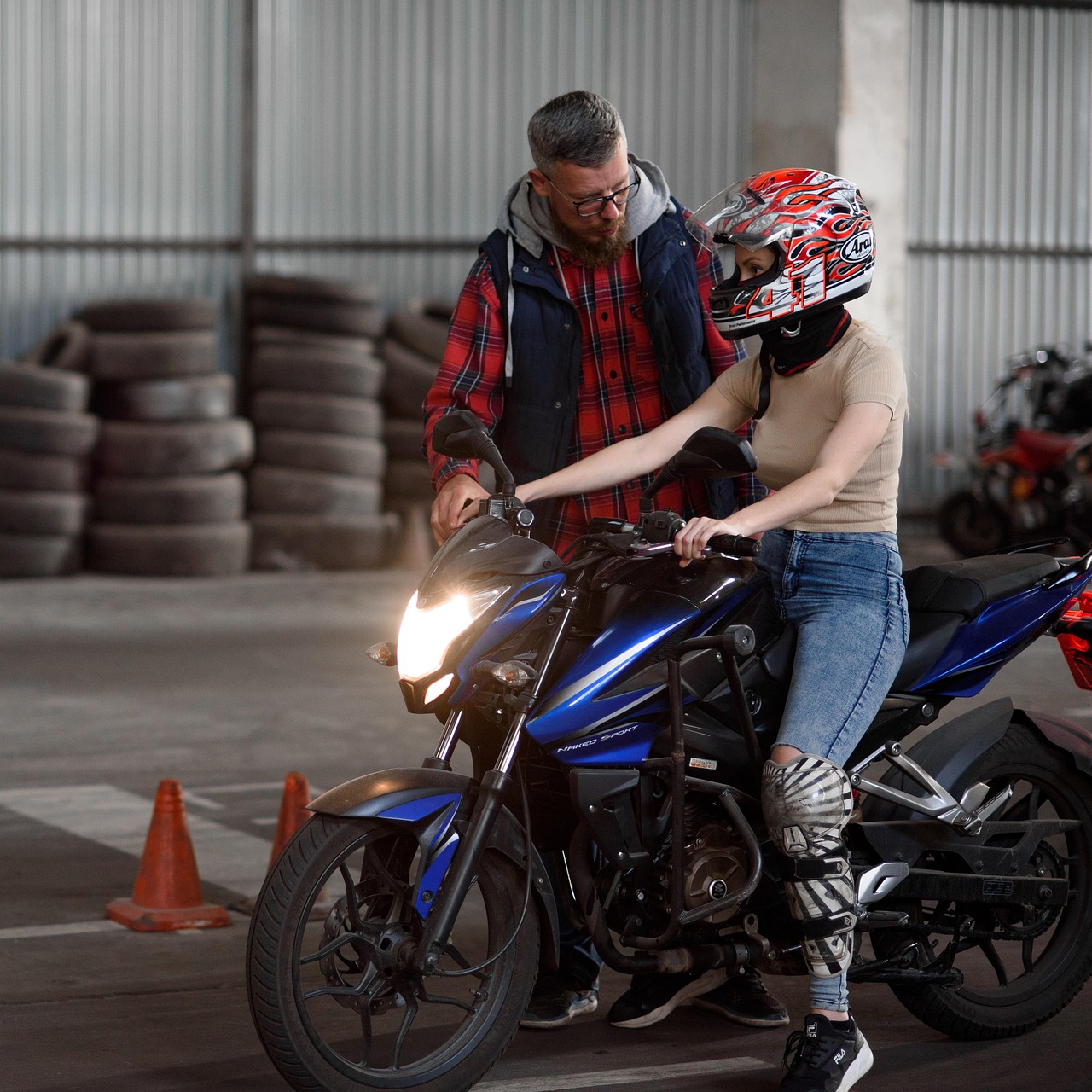 实名微信号批发：app如何详情下载教程旧版本